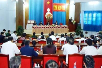 ທ່ານປະທານປະເທດ ເຈືອງເຕີນຊາງ ເຮັດວຽກກັບການນຳແຂວງກອນຕຸມ